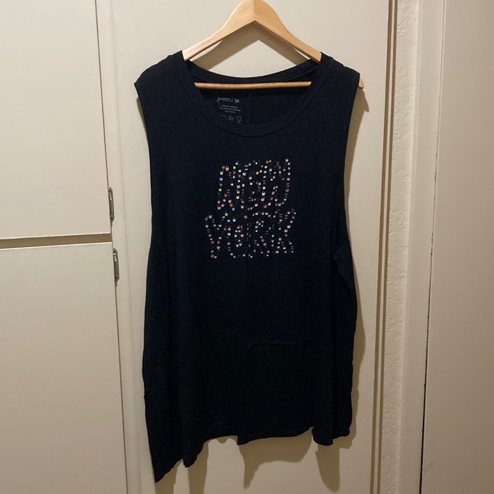“New York” flowy black tank.